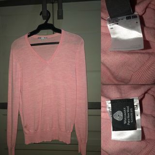 Uniqlo v- neck knit long sleeve Top