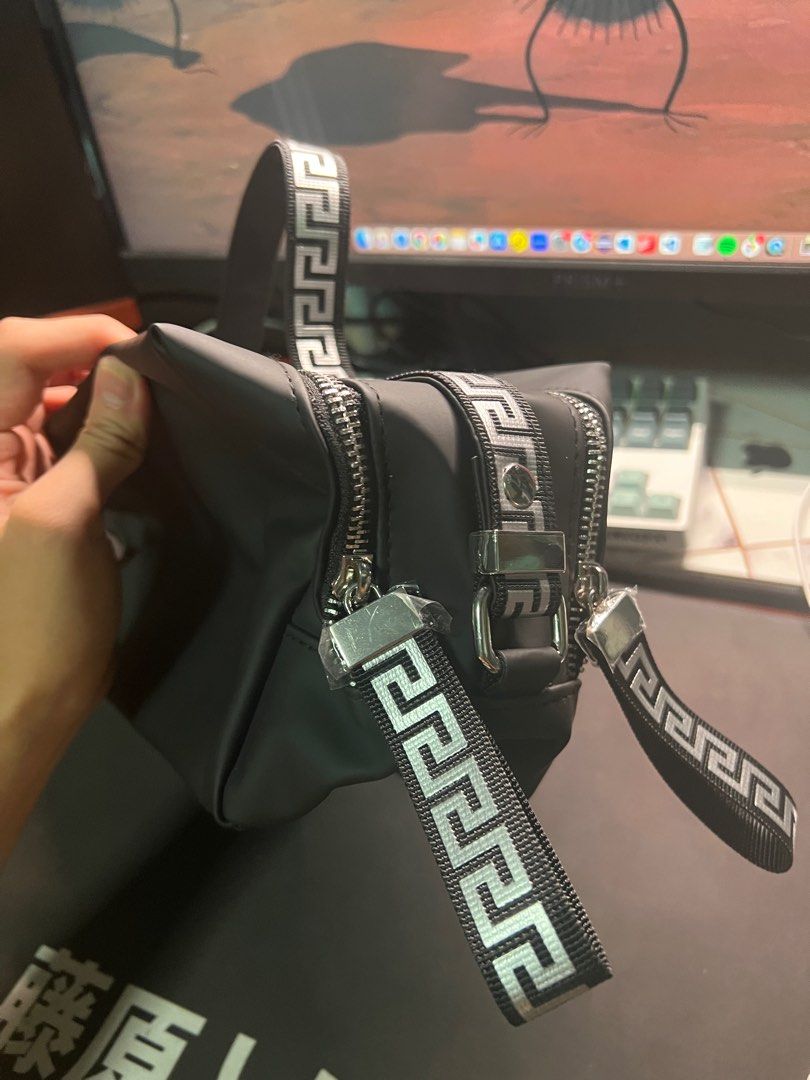 Versace toilet bag 2025