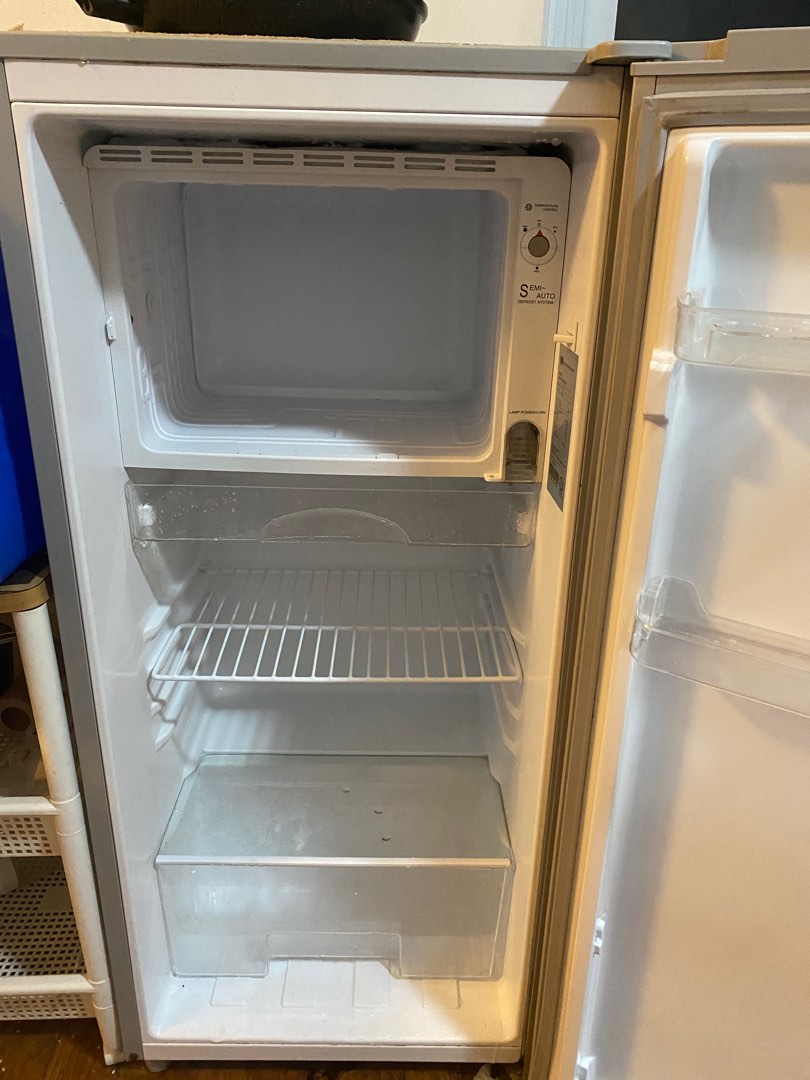 Whitewestinghouse refrigerator on Carousell