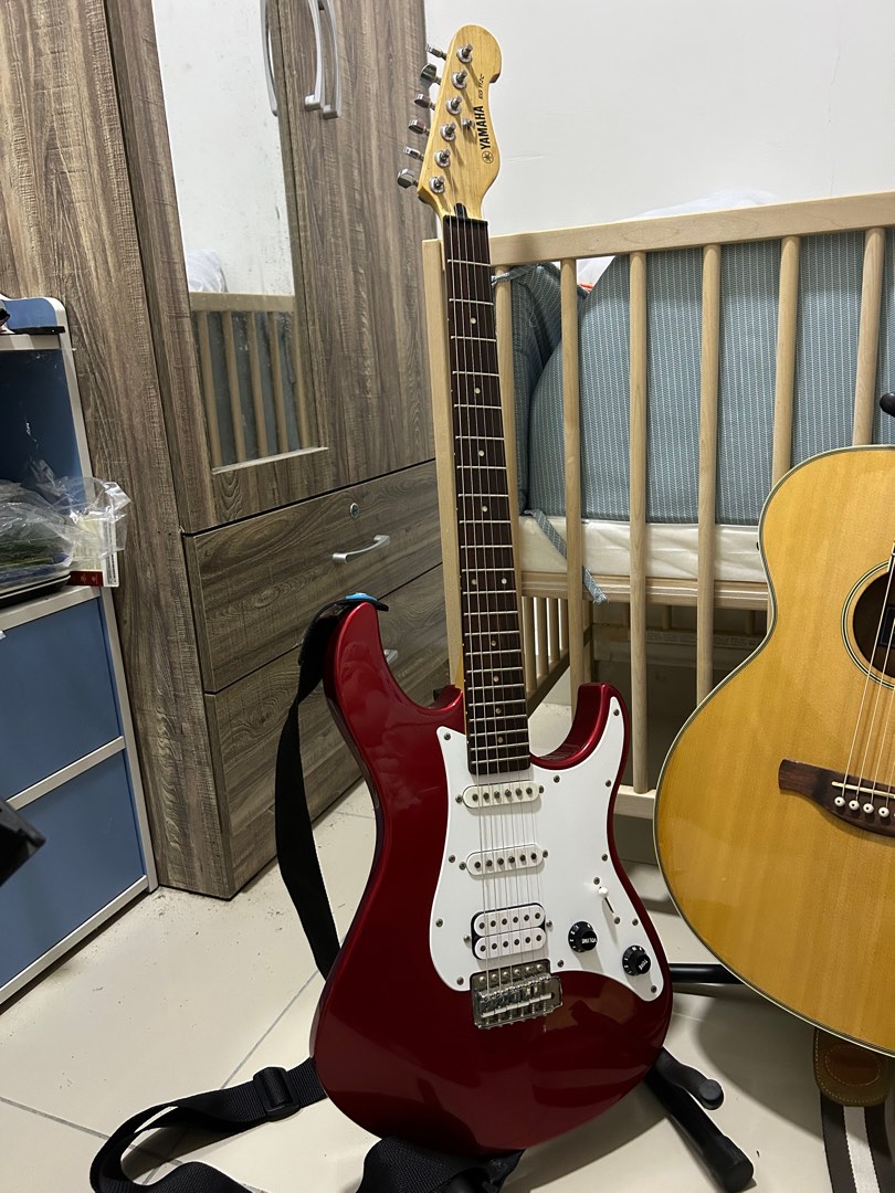 Yamaha EG112C Electric Guitar, Hobbies & Toys, Music & Media, Musical