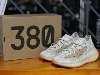Yeezy 700 analog, Men's Fashion, Footwear, Sneakers on Carousell