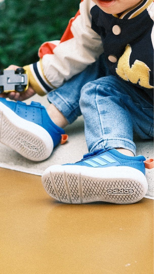 Adidas us cheap toddler logo