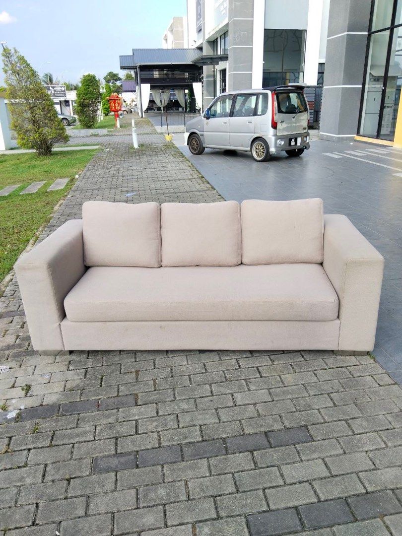 3 seater Sofa ( jb outlet, Furniture & Home Living, Furniture, Sofas on Carousell