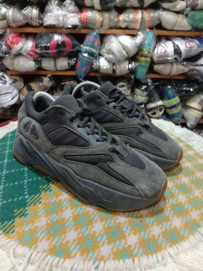 Yeezy 700 2025 7.5