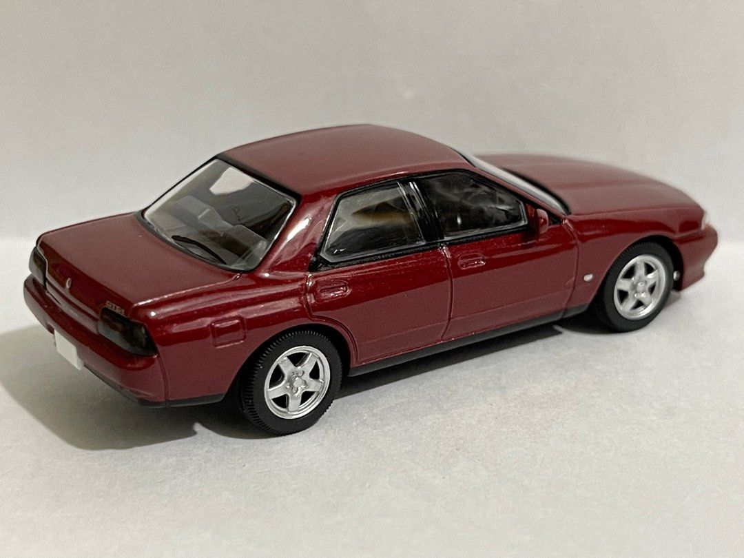 Tomica Limited Vintage LV-N118b Nissan Leopard Altima Rouge - Miniature Neuve