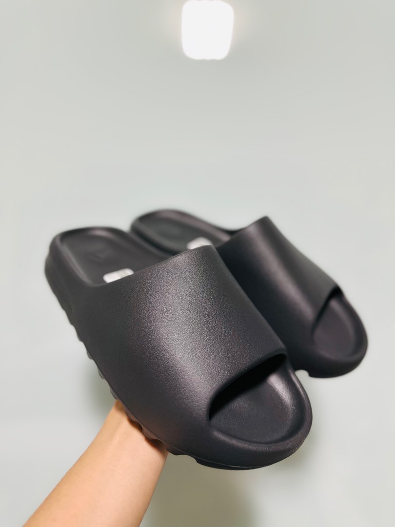 New yeezy clearance flip flops