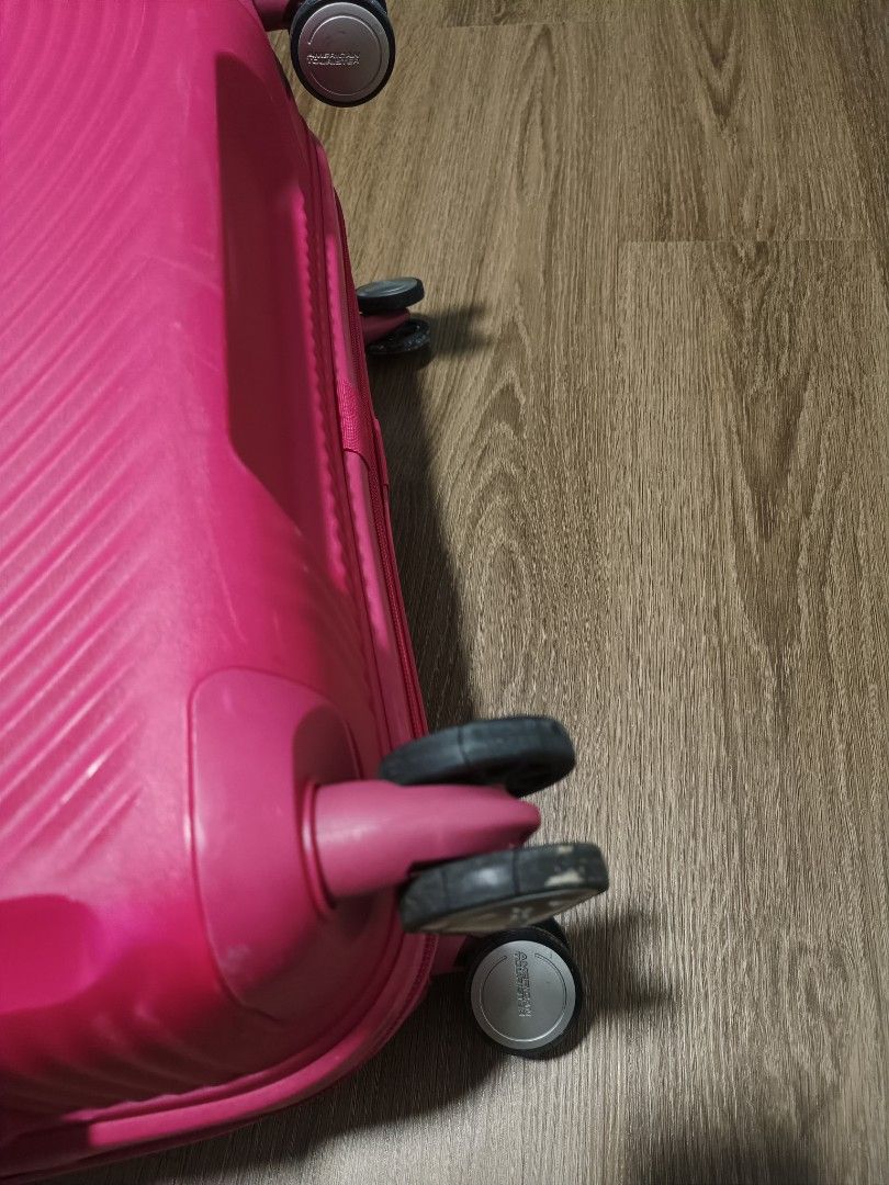 American tourister spinner (28", used), Hobbies & Toys, Travel, Luggage