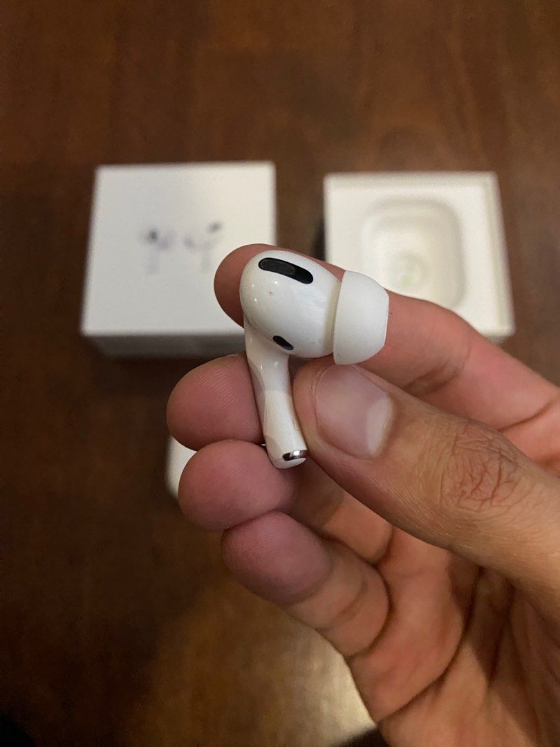 PLS READ DESCRIPTION Apple Airpods Pro 1st Gen Left Side only