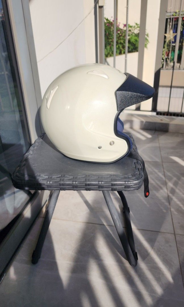 arai classic, Motorcycles, Motorcycle Apparel on Carousell