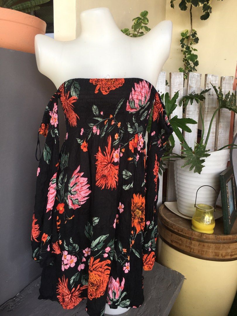 Hawaiian cold on sale shoulder dress