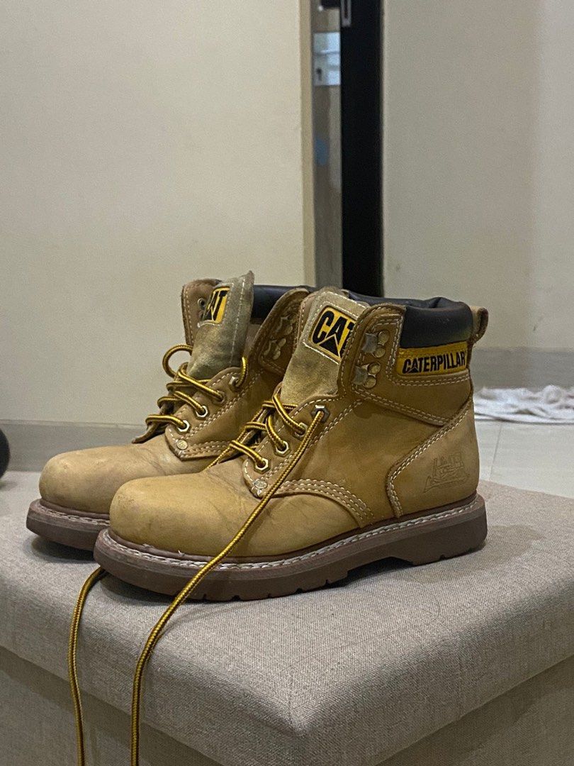 Caterpillar boots sepatu gunung, Fesyen Wanita, Sepatu di Carousell