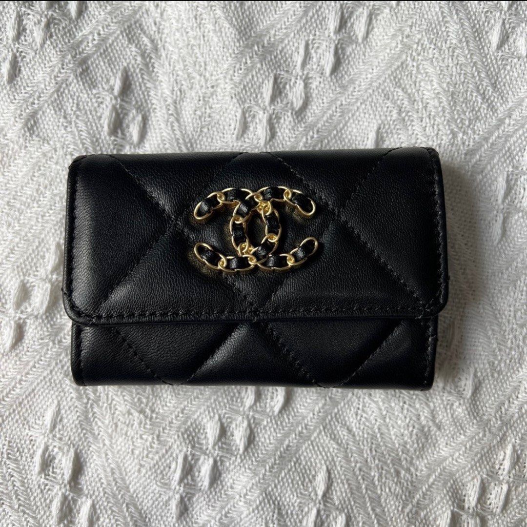 Chanel 19 Flap card holder 黑金, 名牌, 手袋及銀包- Carousell