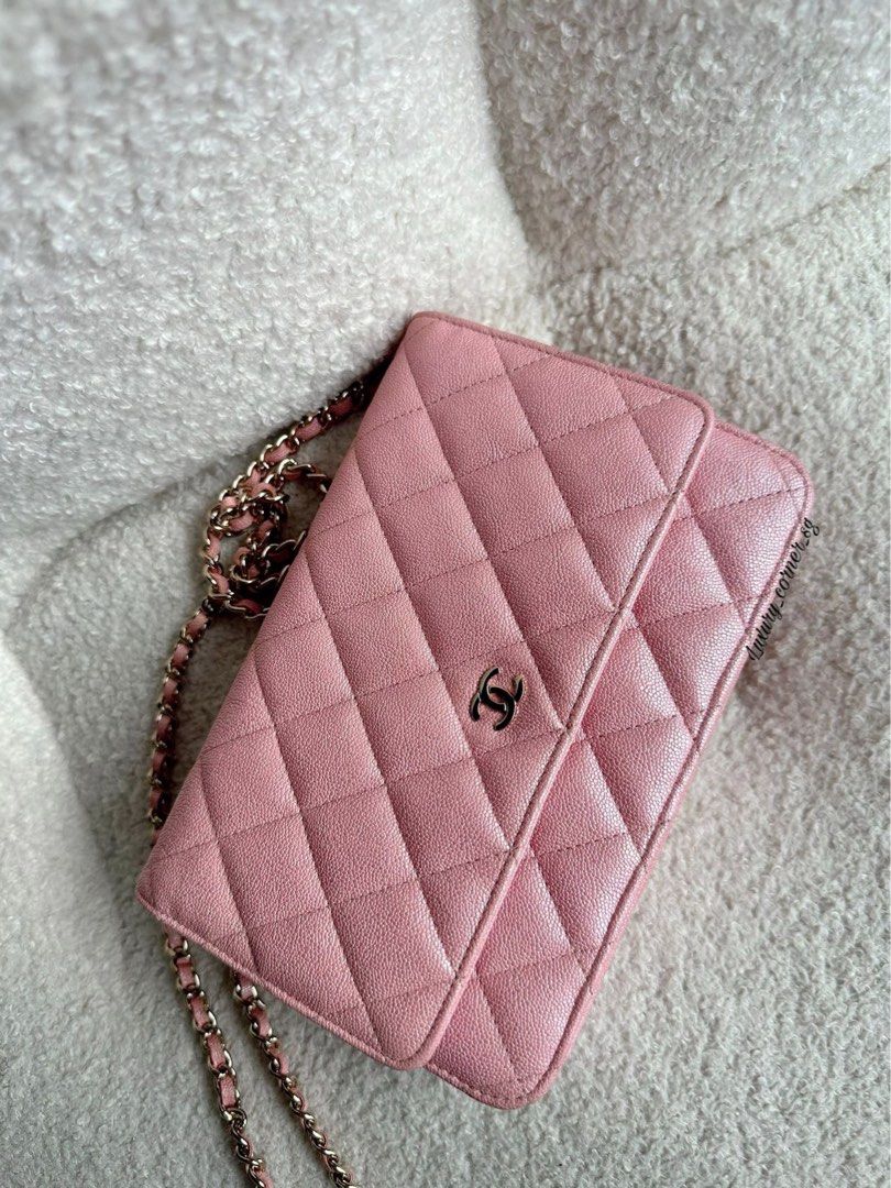 NEW Chanel 19S Pink Iridescent Grained Lambskin Card Holder Wallet Pearl CC  logo