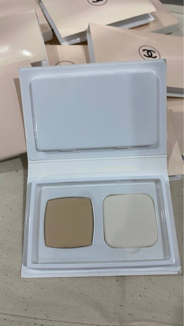 Chanel Le Blanc Brightening Compact Foundation - Sample size