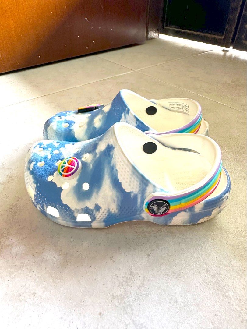 CROCS KIDS RAINBOW CLOGS UNISEX C10 3 4.5Y