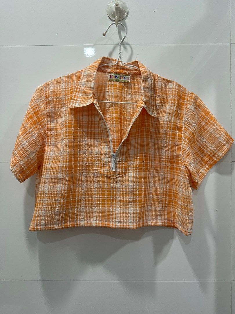 Cropped Short Sleeves Polo (Category: Blouses) located in Quezon City. Submitted by patbrandeditems (Listing ID 1235836723, Image 1). Description: Fits S-M.