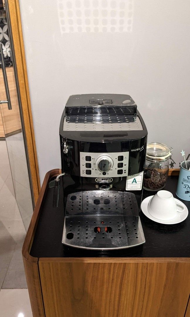 Delonghi Coffee Machine Magnifica S, TV & Home Appliances, Kitchen