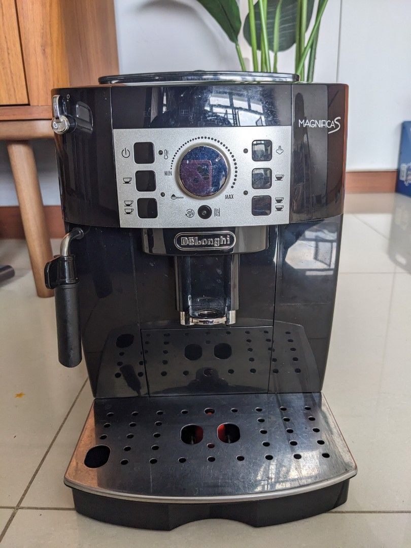 Delonghi Coffee Machine Magnifica S, TV & Home Appliances, Kitchen