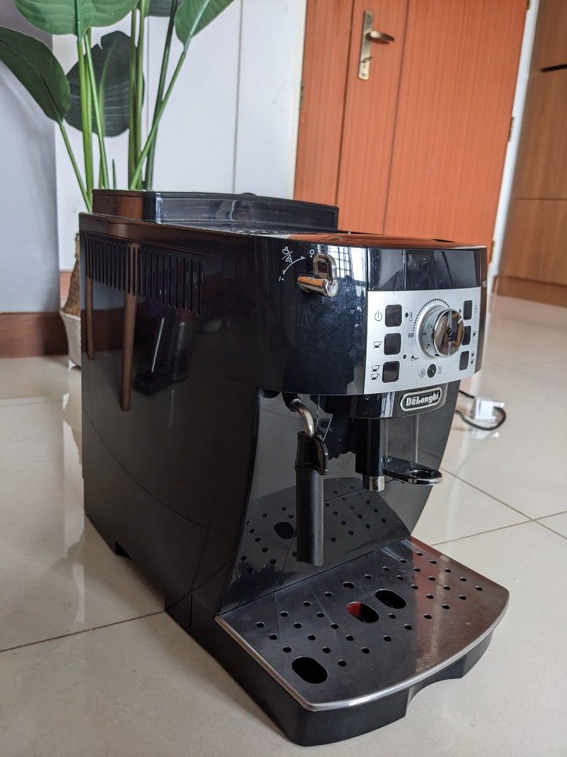 Delonghi Coffee Machine Magnifica S, TV & Home Appliances, Kitchen