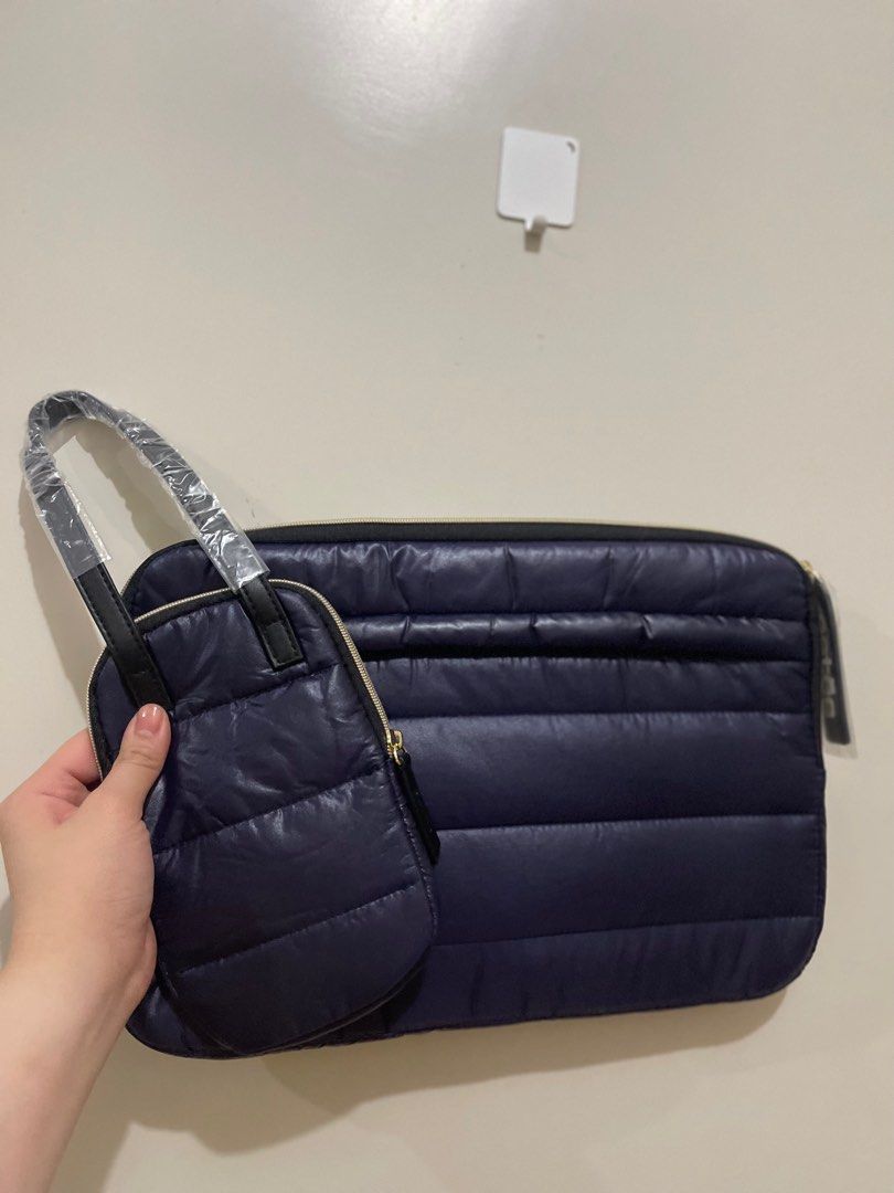 Estee lauder laptop bag (Category: Laptop Bags & Sleeves) located in Manila. Submitted by stack.in.it (Listing ID 1235776126, Image 1). Description: Super nice with free pouch for cords.