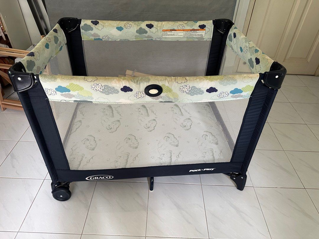 Graco Playpen/Crib, Babies & Kids, Baby Nursery & Kids Furniture, Cots