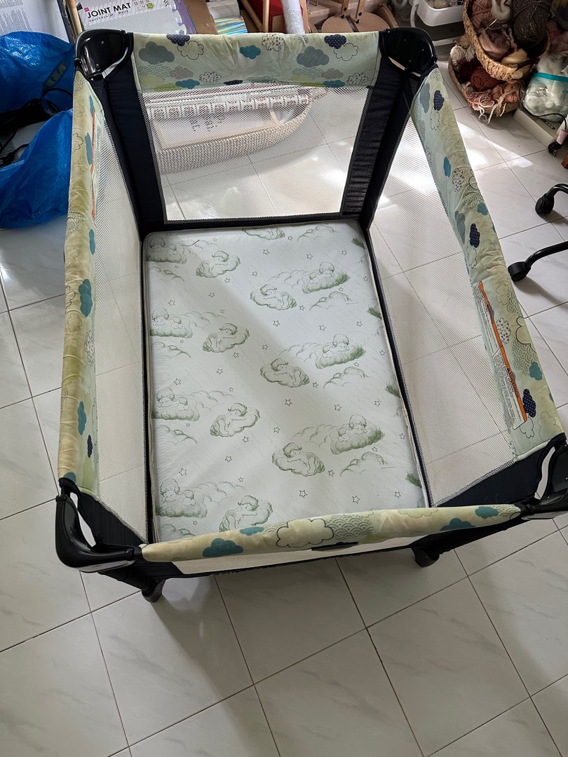 Graco Playpen/Crib, Babies & Kids, Baby Nursery & Kids Furniture, Cots