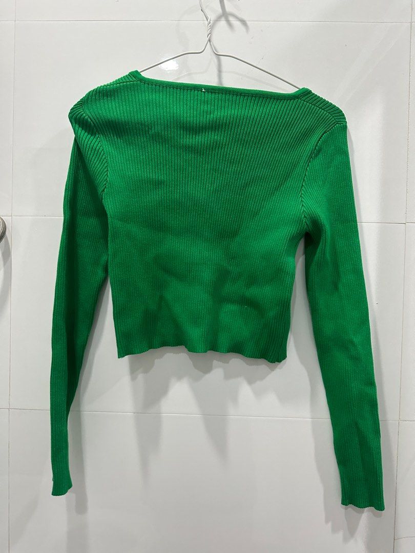 Green Button Down Long Sleeves (Category: Longsleeves) located in Quezon City. Submitted by patbrandeditems (Listing ID 1235837621, Image 3). Description: Ribbed Fabric Very cute and sexy when worn Fits xs-s.