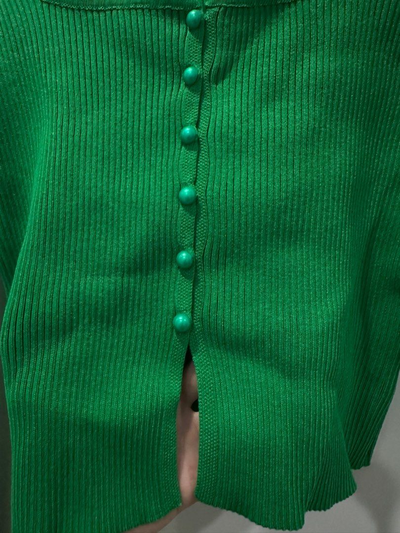 Green Button Down Long Sleeves (Category: Longsleeves) located in Quezon City. Submitted by patbrandeditems (Listing ID 1235837621, Image 2). Description: Ribbed Fabric Very cute and sexy when worn Fits xs-s.