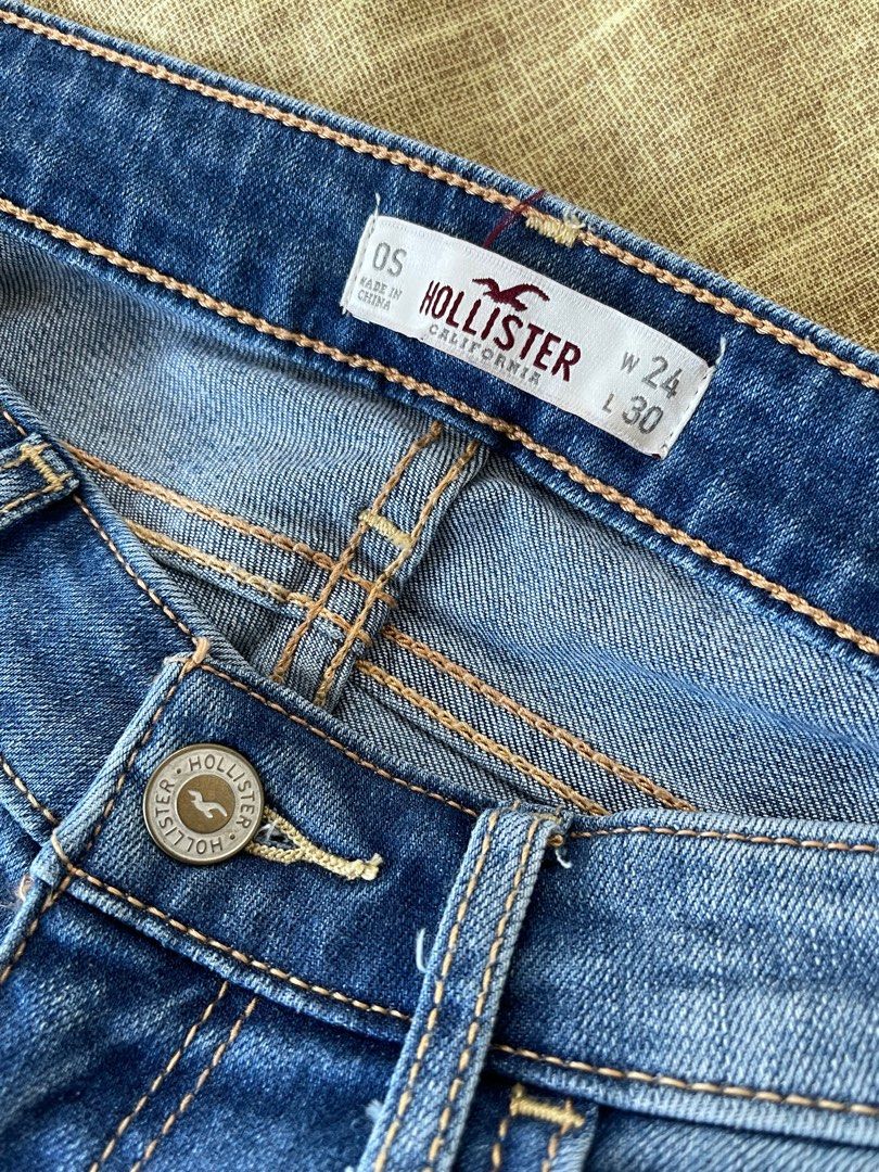 Hollister low waist pants (Category: Jeans) located in Dasmarinas. Submitted by k_decluttering (Listing ID 1235704491, Image 1). Description: Size 24 low waist. Negotiable message me Rfs: not my size .