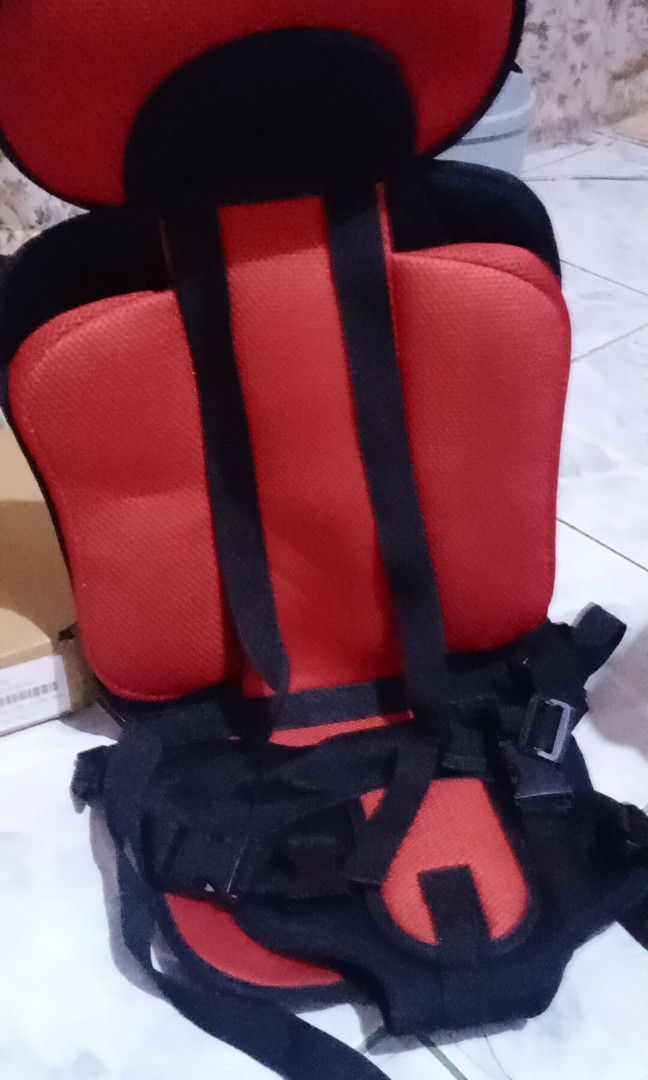 Kids car seat foam (Category: Car Seats) located in Santa Rosa. Submitted by amnebre (Listing ID 1235795577, Image 1). Description: .