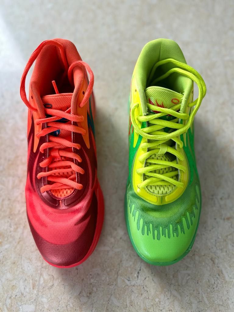 La melo shoes mismatched