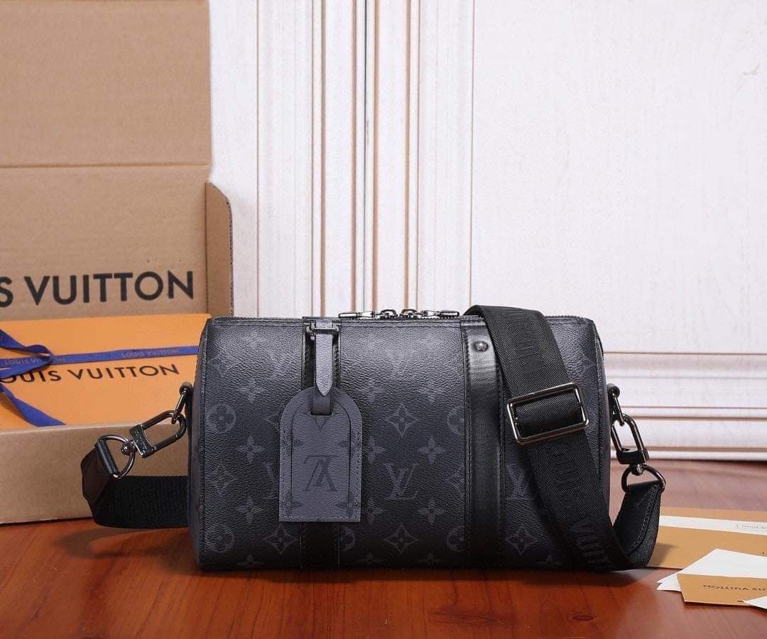 Louis Vuitton (Category: Luxury Bags & Wallets) located in Bulacan. Submitted by quick_pureocean_229ad8 (Listing ID 1235783949, Image 1). Description: .