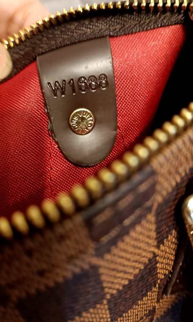 Louis Vuitton Handbag W1688