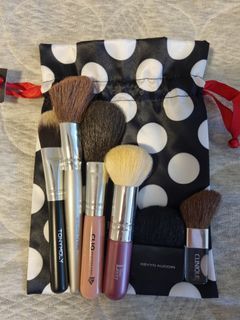 Makeup brush