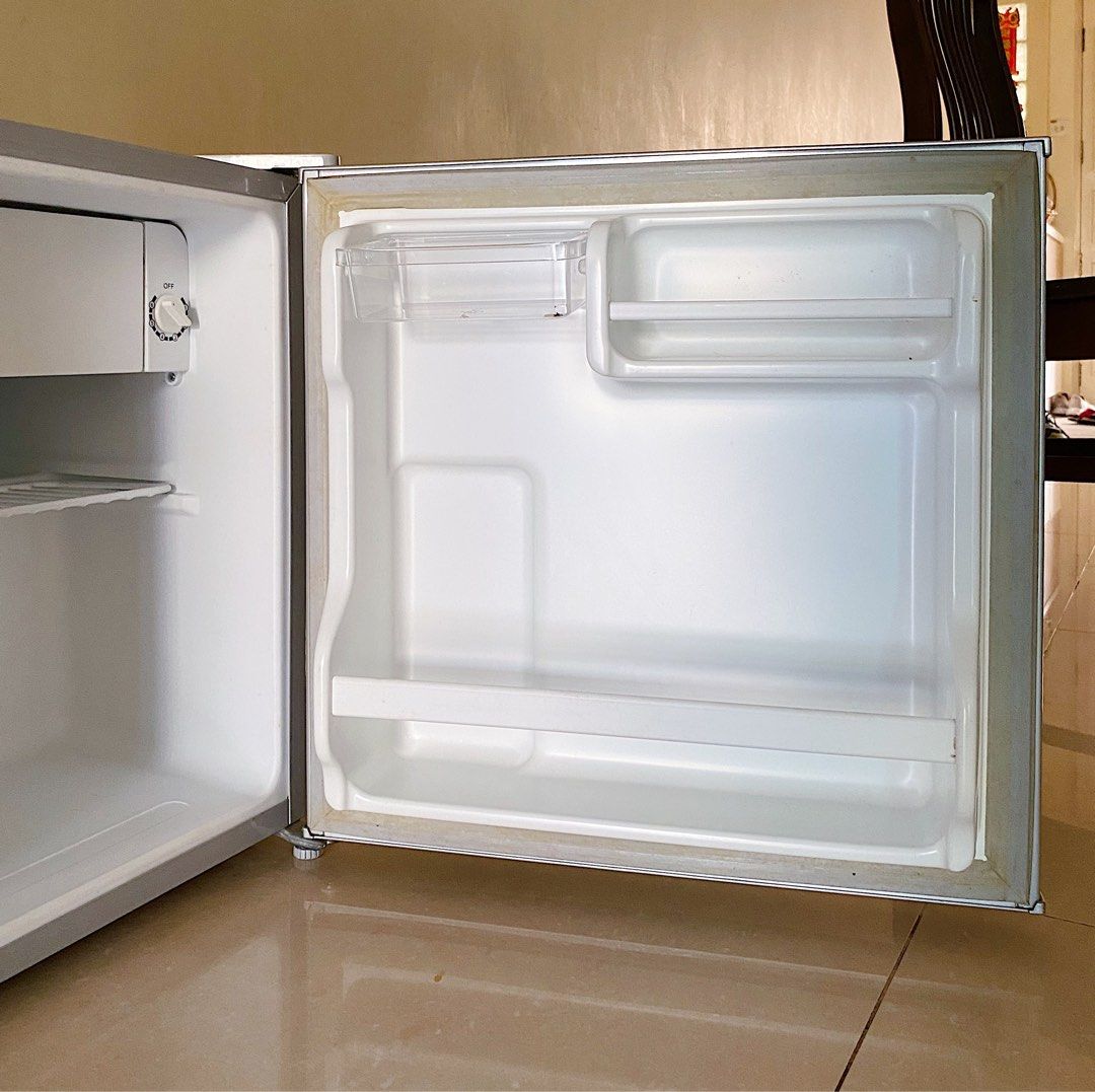 MIDEA mini fridge, TV & Home Appliances, Kitchen Appliances