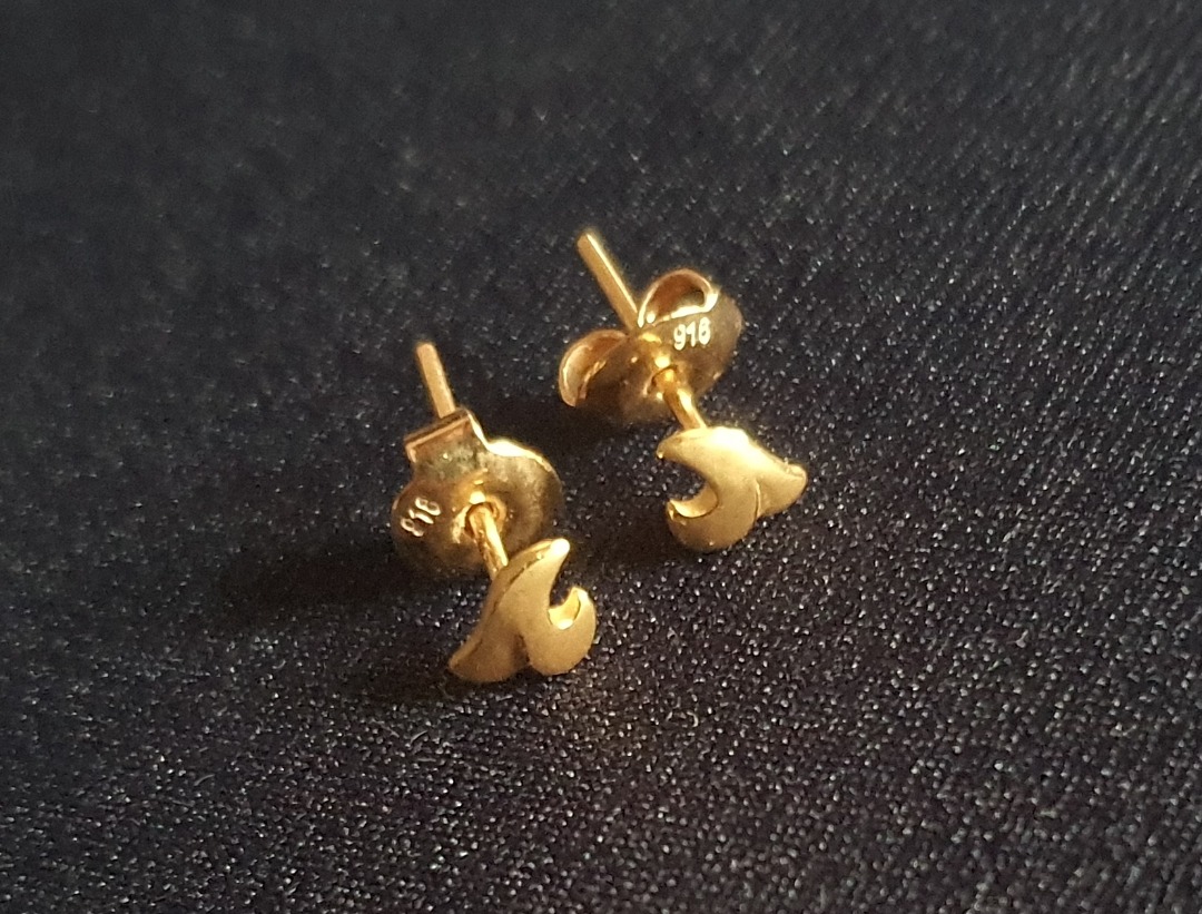 Nice gold earrings discount