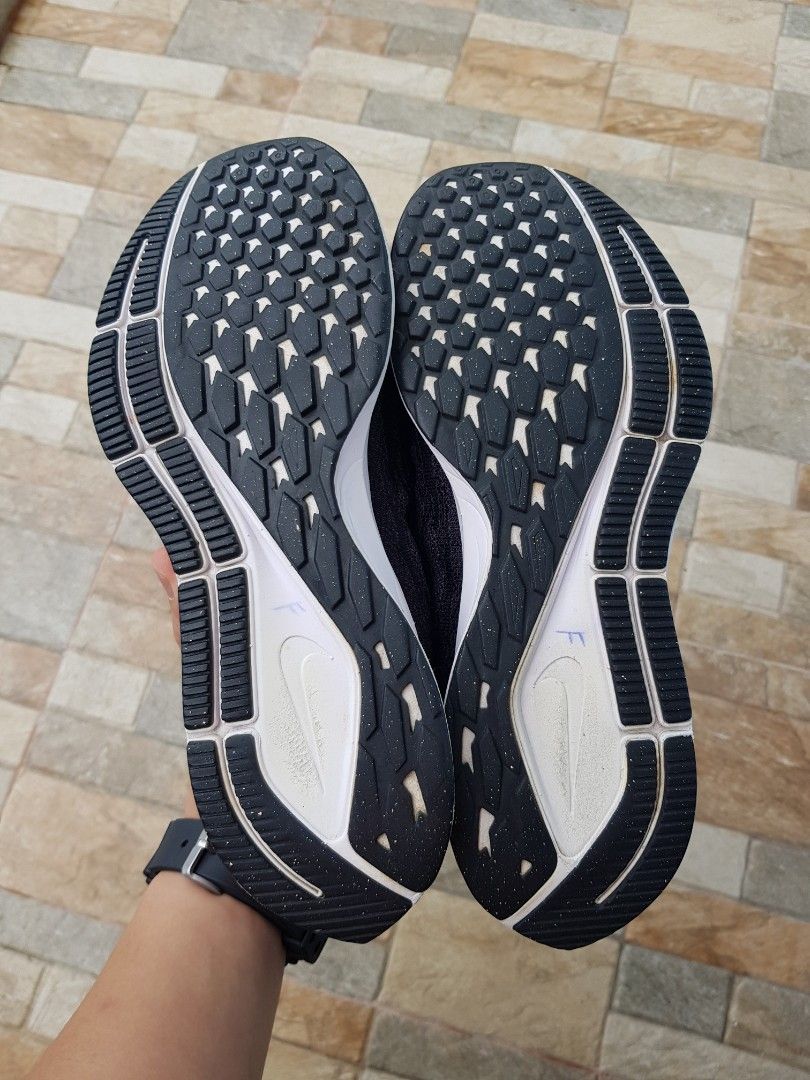 nike air pegasus black and white