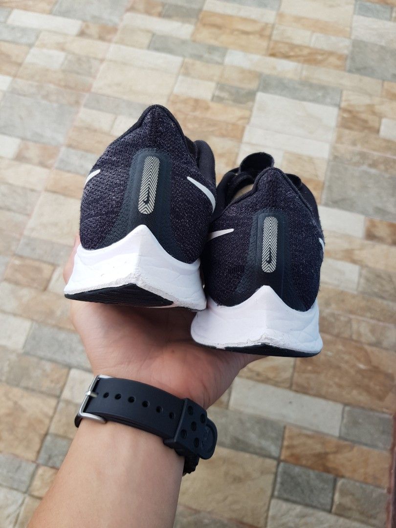 nike air pegasus black and white