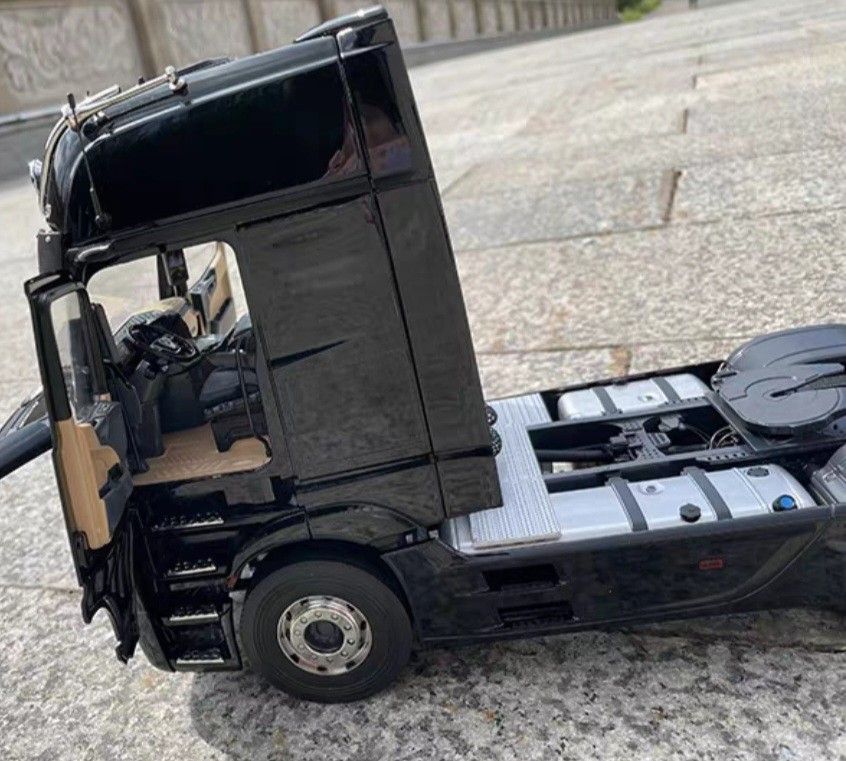 NZG 1:18 Mercedes-Benz Actros GigaSpace 4x2 & Lohr car NZG 1:18 Mercedes-Benz Actros GigaSpace 4x2 & Lohr car