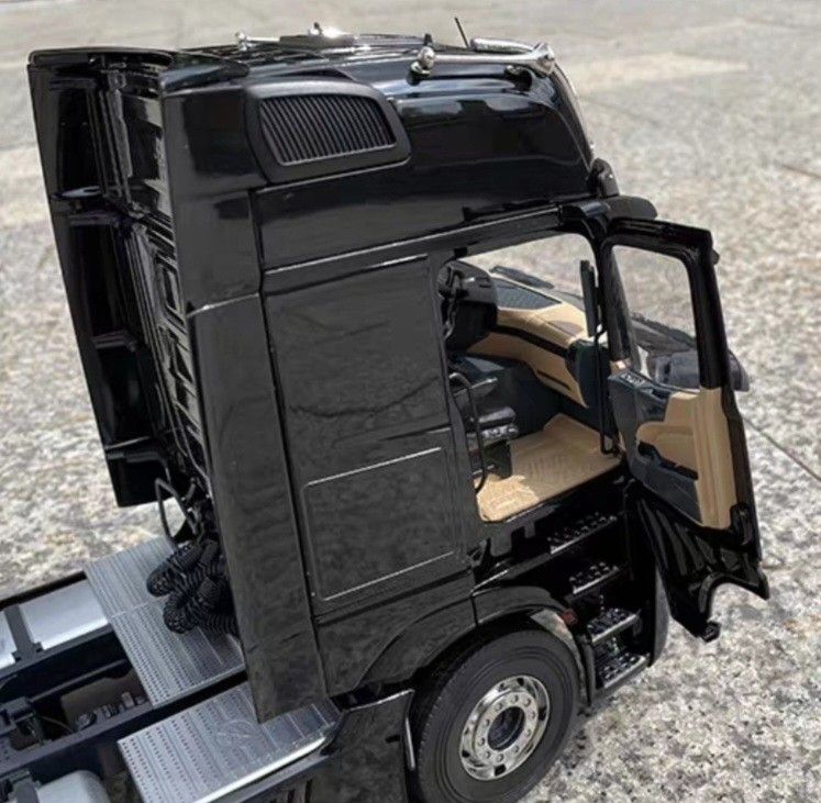 NZG 1:18 Mercedes-Benz Actros GigaSpace 4x2 & Lohr car NZG 1:18 Mercedes-Benz Actros GigaSpace 4x2 & Lohr car