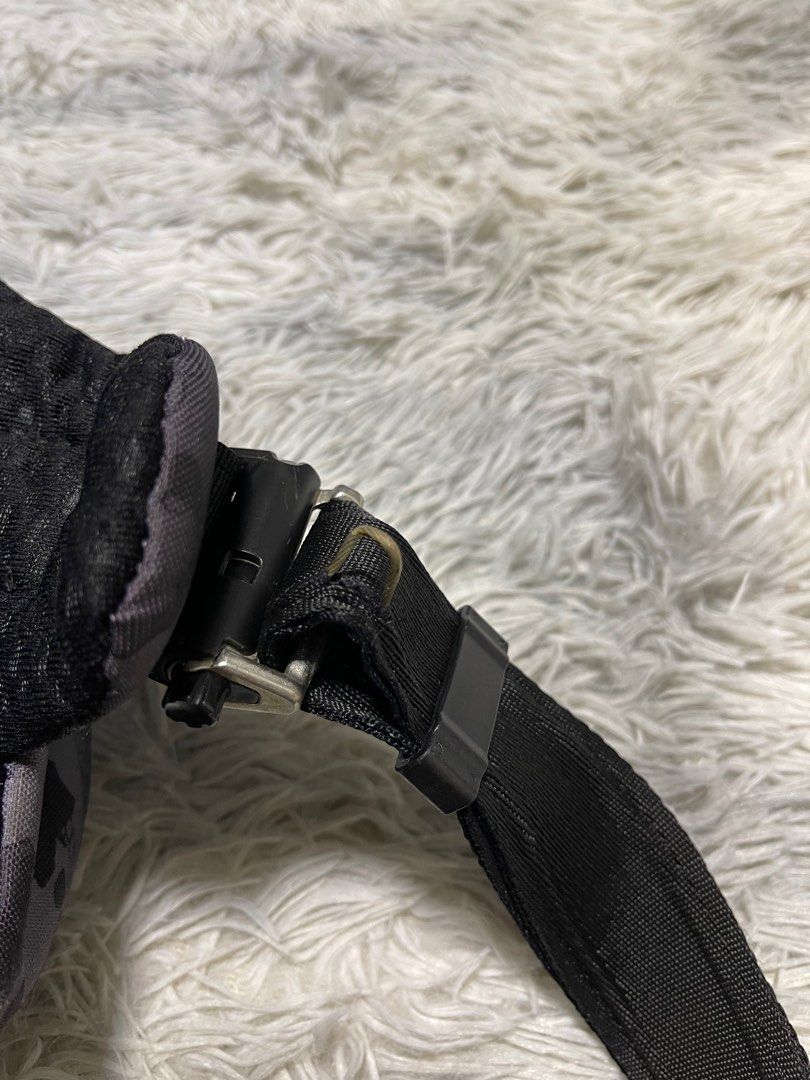 PACSAFE Vibe 325 Camo Bodybag on Carousell