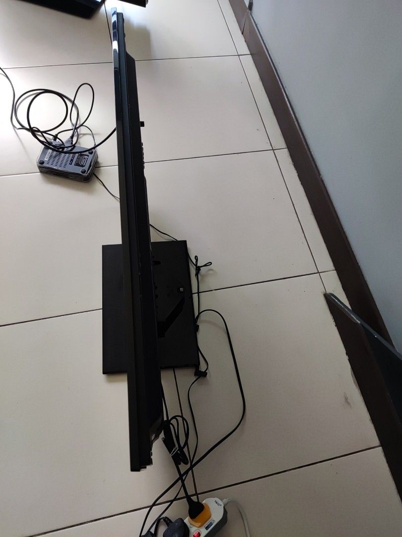 Panasonic viera 32 inch LED TV (Not smart and pls read description), TV & Home Appliances, TV