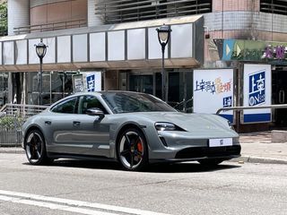Porsche Taycan 5-Seater Auto