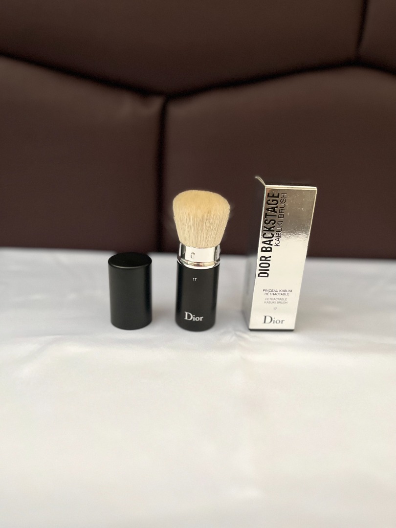 Dior kabuki brush 17 hotsell