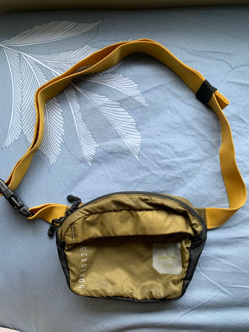 Preloved Herschel Waist bag Sling bag Nylon, Fesyen Pria, Tas & Dompet