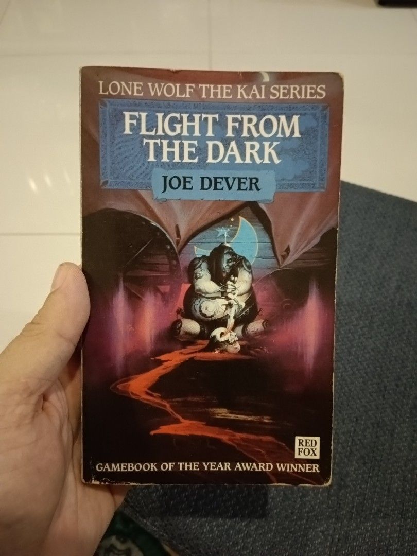 Rate vintage 1990 Lone Wolf Game Book 1 - Flight From The Dark - Joe Dever,  Good condition, OOP, UK Print Red Fox