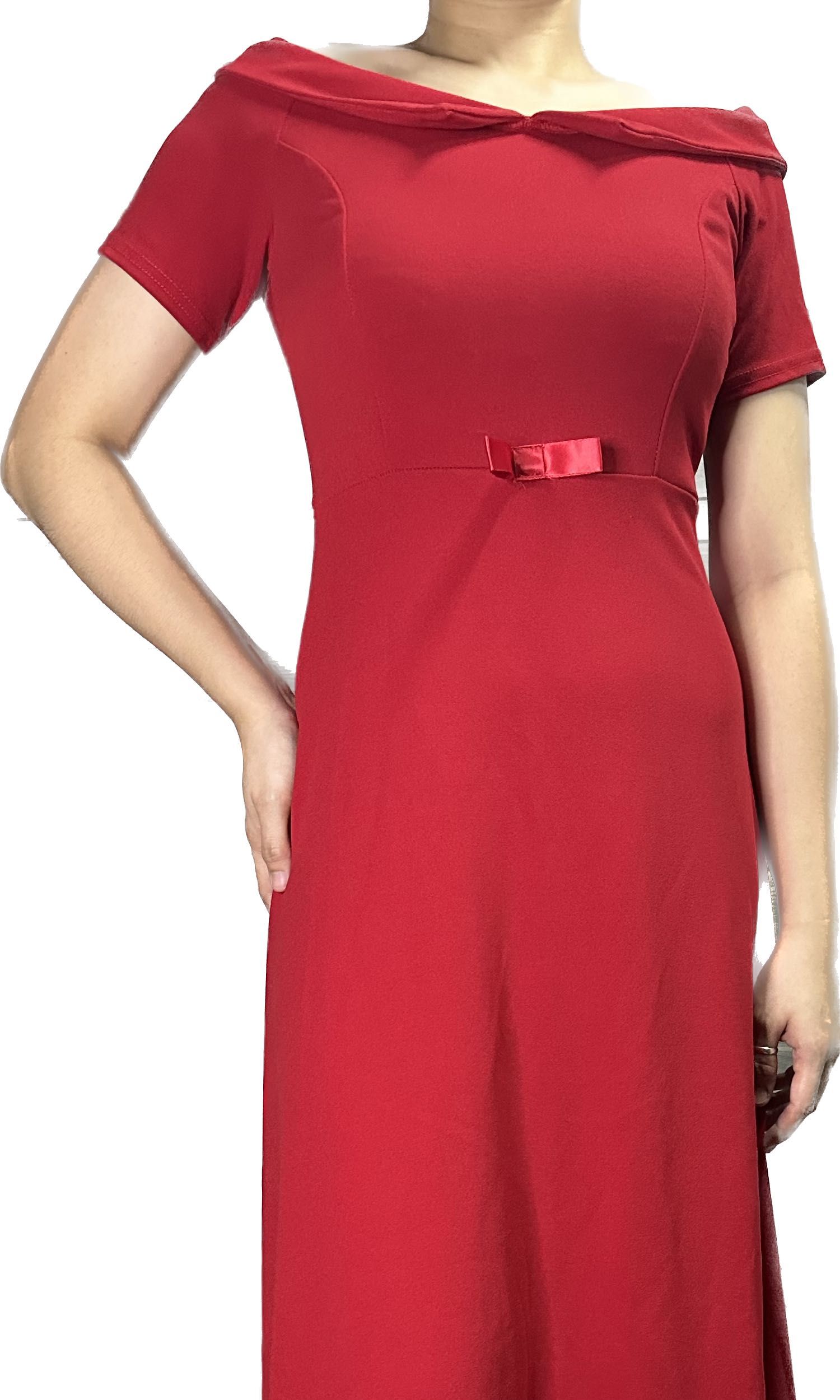 Red Long Dress (Category: Evening dresses & gowns) located in Las Pinas. Submitted by baediola (Listing ID 1235791438, Image 2). Description: Brand: Luxury Trap from People are People Size: L on tag but fits M-L ( body fit and maliit yung sizing niya) Material: Polyester Elastane (strechable and body fit upper part hanggang bewang) Style: Off shoulder neckline RFS: nabili for awarding pero nag change of mind sa style bale na labahan na siya pero 