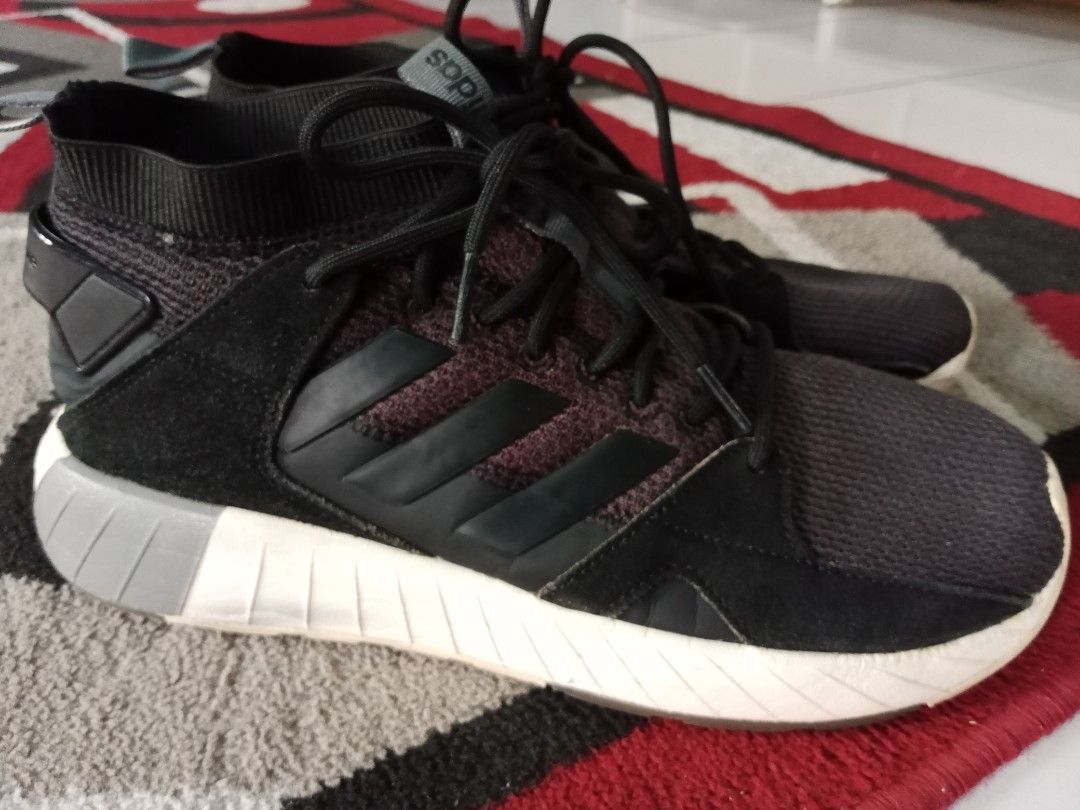Sepatu Adidas keren Fesyen Pria Sepatu Sneakers di Carousell
