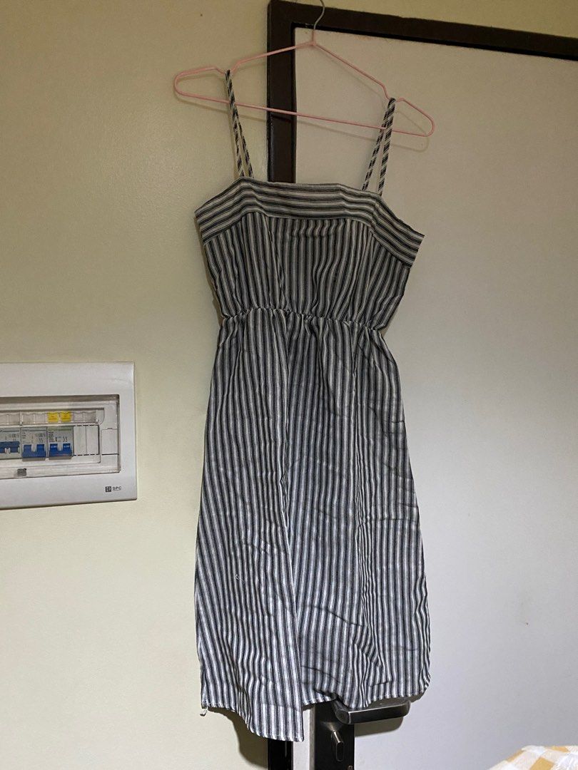 Slim dress (Category: Dresses) located in Makati City. Submitted by decluttelling (Listing ID 1235838508, Image 1). Description: Brand new without tag.