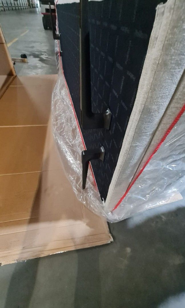 Sofa (Category: Sofas) located in Singapore. Submitted by icetman57 (Listing ID 1235727752, Image 3). Description: Brand new sofa.As it is.. . (Poliform) 275cm x 110cm x 70cm. This is actually the left side of L-shape sofa.. If interested to view, is at pioneer center only after 6pm wkdays. Pls confirm here date and time for viewing. Slight nego.. Self collect or additional chargers if need our delivery..